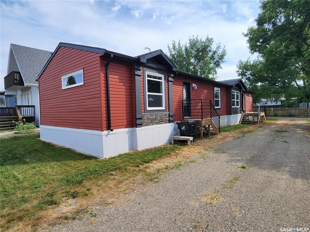 Property Photo:  417 Young Street  SK S0C 0M0 