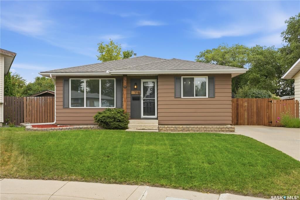 Property Photo:  118 Dundurn Place  SK S7M 4C3 