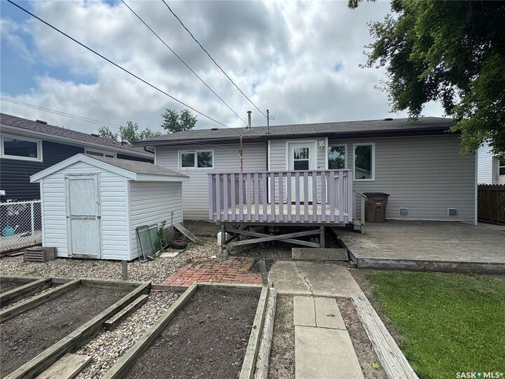 Property Photo:  817 97th Avenue  SK S0E 1T0 