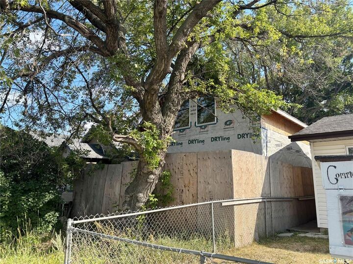 Property Photo: 1913 20th Street W SK S7M 1A3