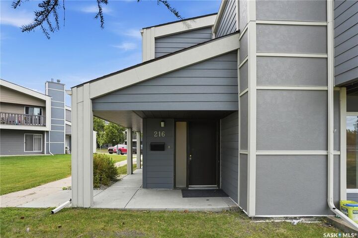 Property Photo:  425 115th Street E 216  SK S7N 2E5 
