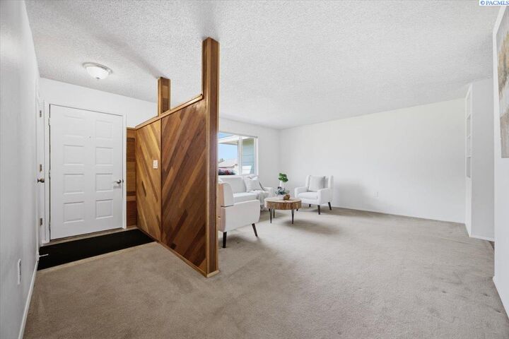 Property Photo:  328 N Grant St  WA 99336 