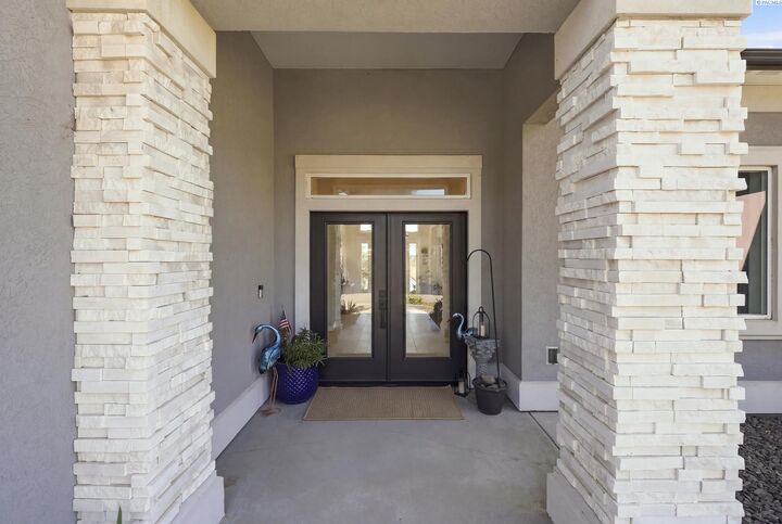 Property Photo: 7220 W 22nd Place WA 99338