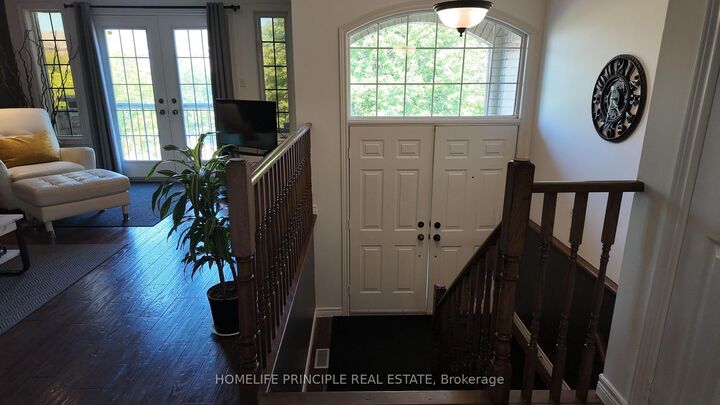 Property Photo: 18 D'Amato Crescent E ON L6A 3E6