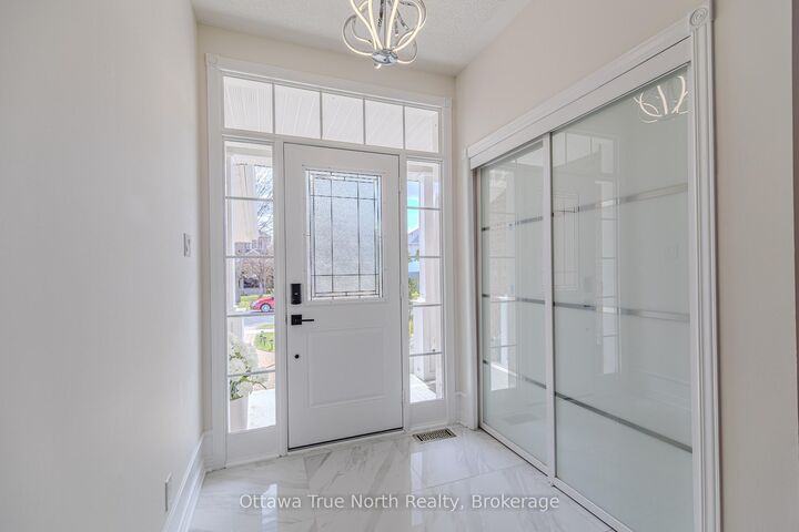 Property Photo:  19 Black Tern Crescent  ON K2M 2Z4 
