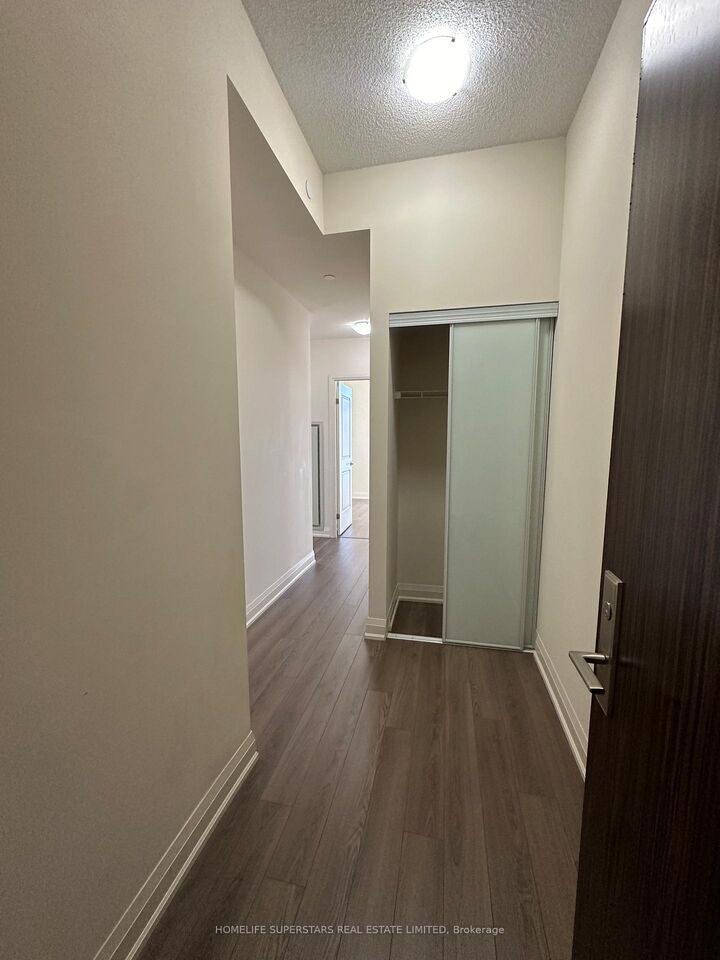 Property Photo: 8763 Bayview Avenue 309 ON L4B 3V1