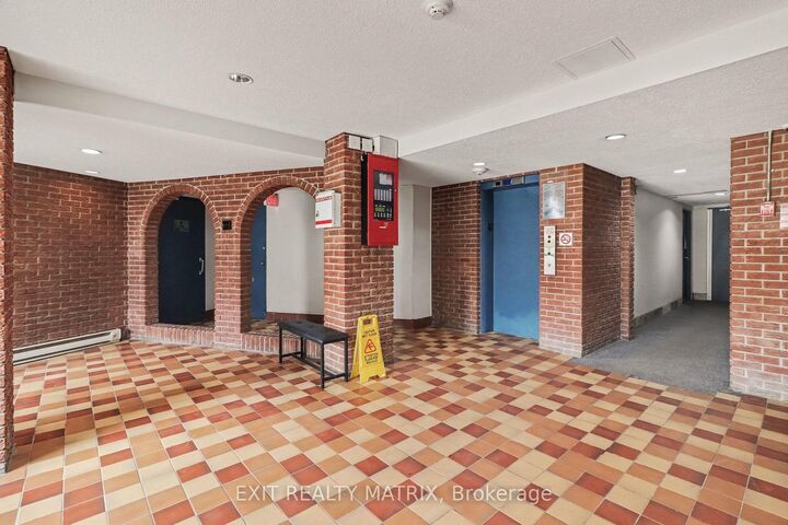 Property Photo:  2044 Arrowsmith Drive 203  ON K1J 7V8 
