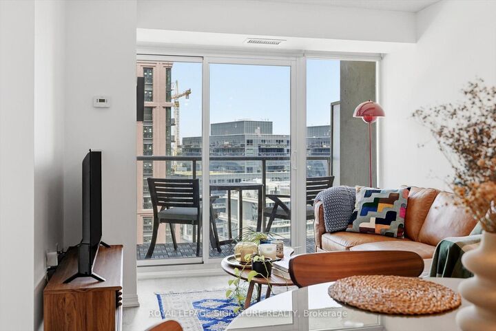 Property Photo: 125 Western Battery Road 1516 ON M6K 3R8