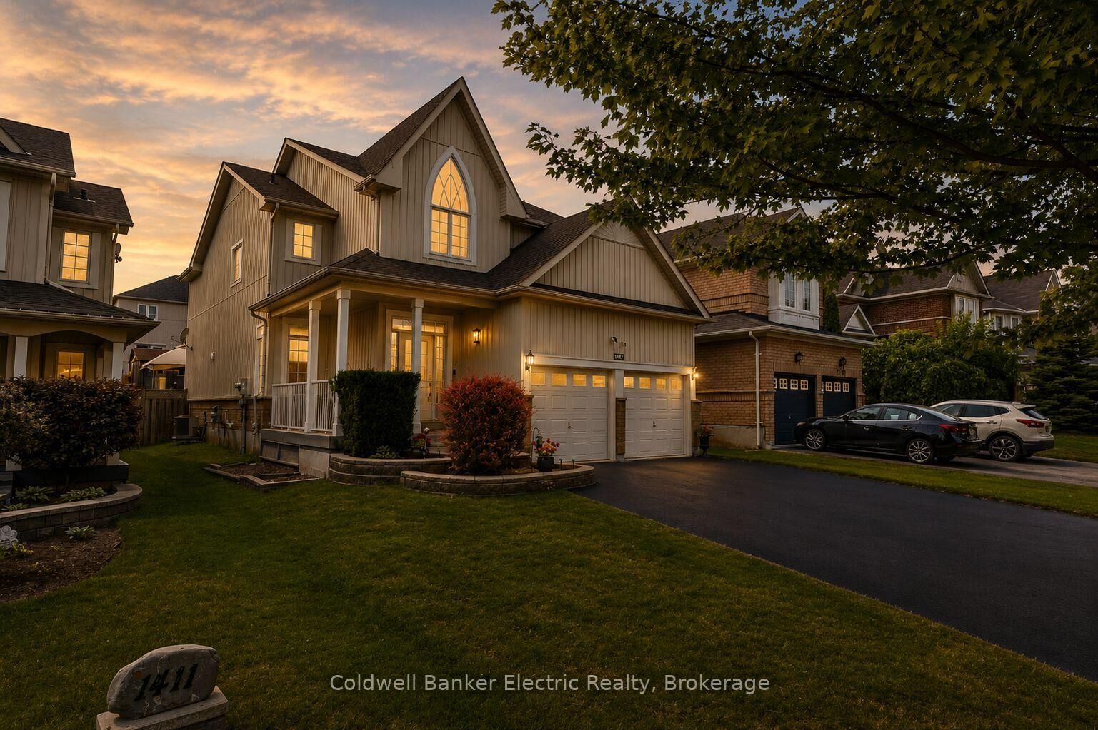 Property Photo:  1407 Ashgrove Crescent  ON L1K 2W4 