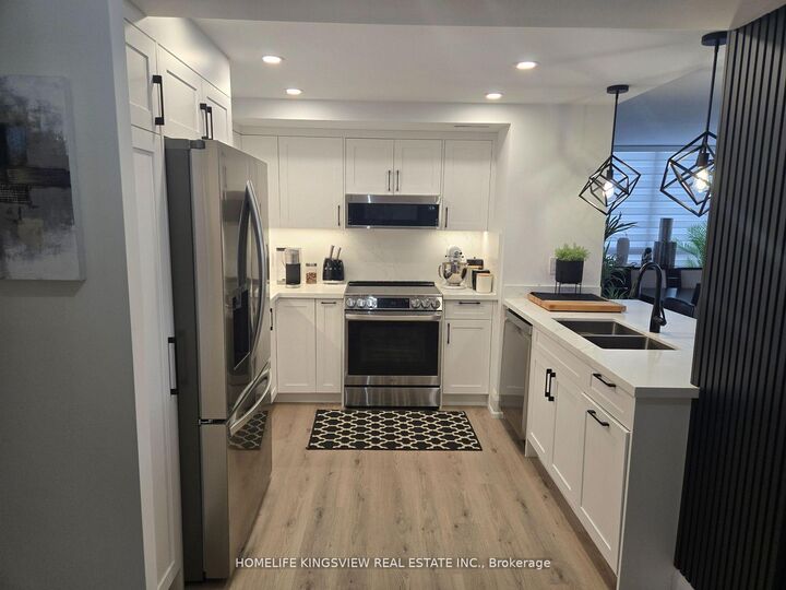 Property Photo:  1155 Bough Beeches Boulevard 1409  ON L4W 4N2 