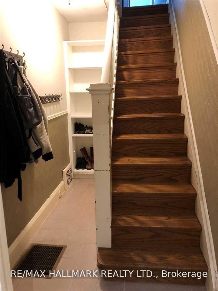 Property Photo:  37 Lola Road Upper  ON M5P 1E5 