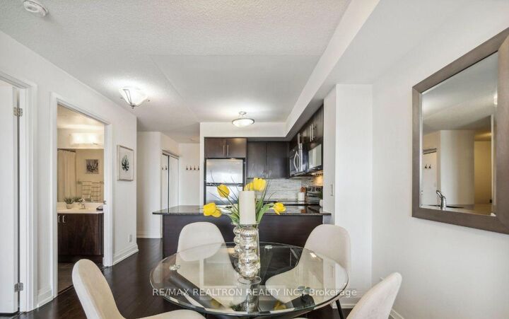 Photo de la propriété: 55 De Boers Drive 708 ON M3J 0G5