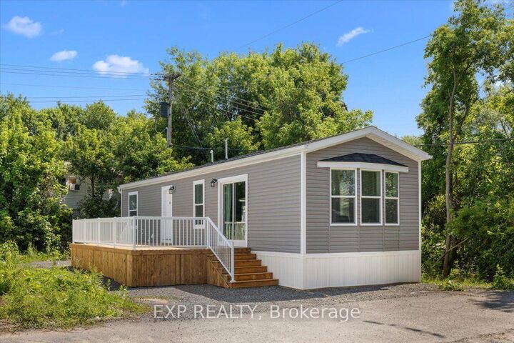 Property Photo: 35 Vanier Road ON K2H 7P6