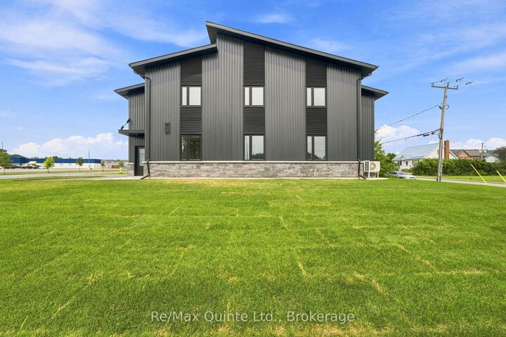 Property Photo:  5 Sienna Avenue B  ON K8P 4G5 
