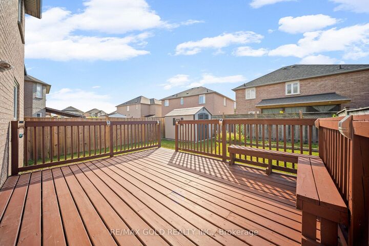 Property Photo: 21 Pacific Wind Crescent ON L6R 1Z9