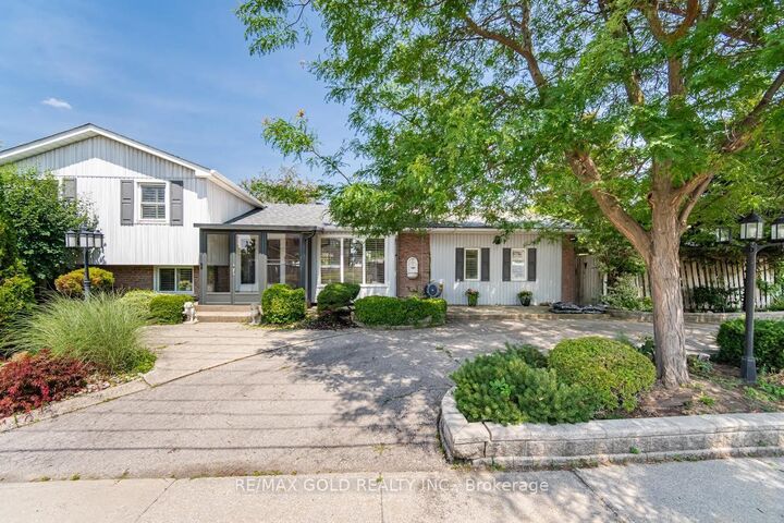 Property Photo: 2395 Stillmeadow Road ON L5B 2A8
