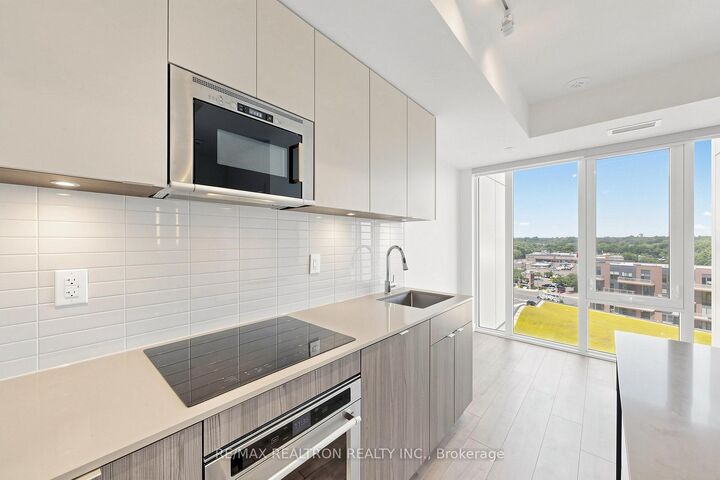Property Photo: 220 Missinnihe Way 817 ON L5H 0A9