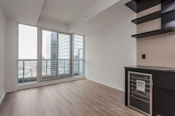 Property Photo:  70 Temperance Street 4404  ON M5H 0B1 