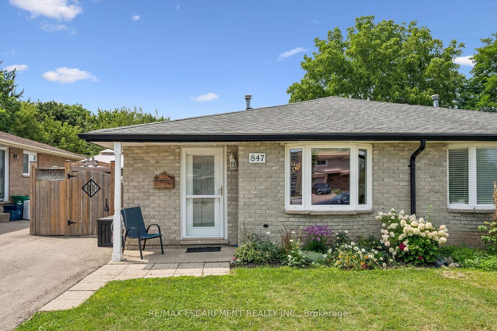 Property Photo:  847 Doon Village Road  ON N2P 1A1 