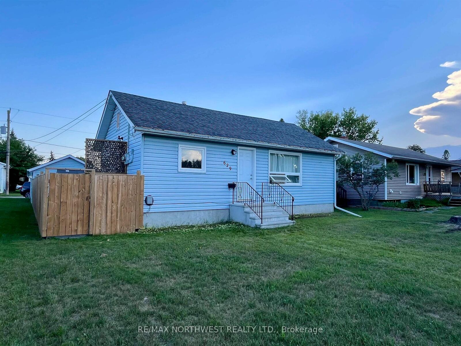 Property Photo:  629 Third St. W.  ON P9A 3B5 