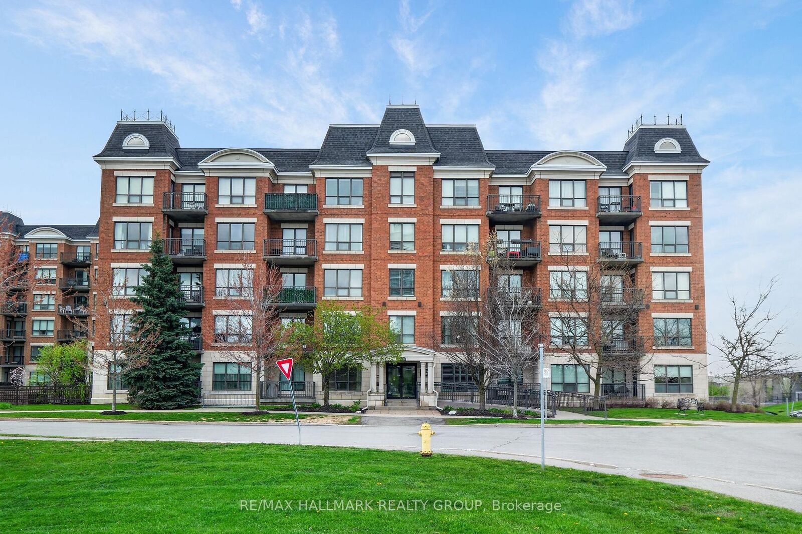 Property Photo: 1005 Beauparc Private 301 ON K1J 0A1