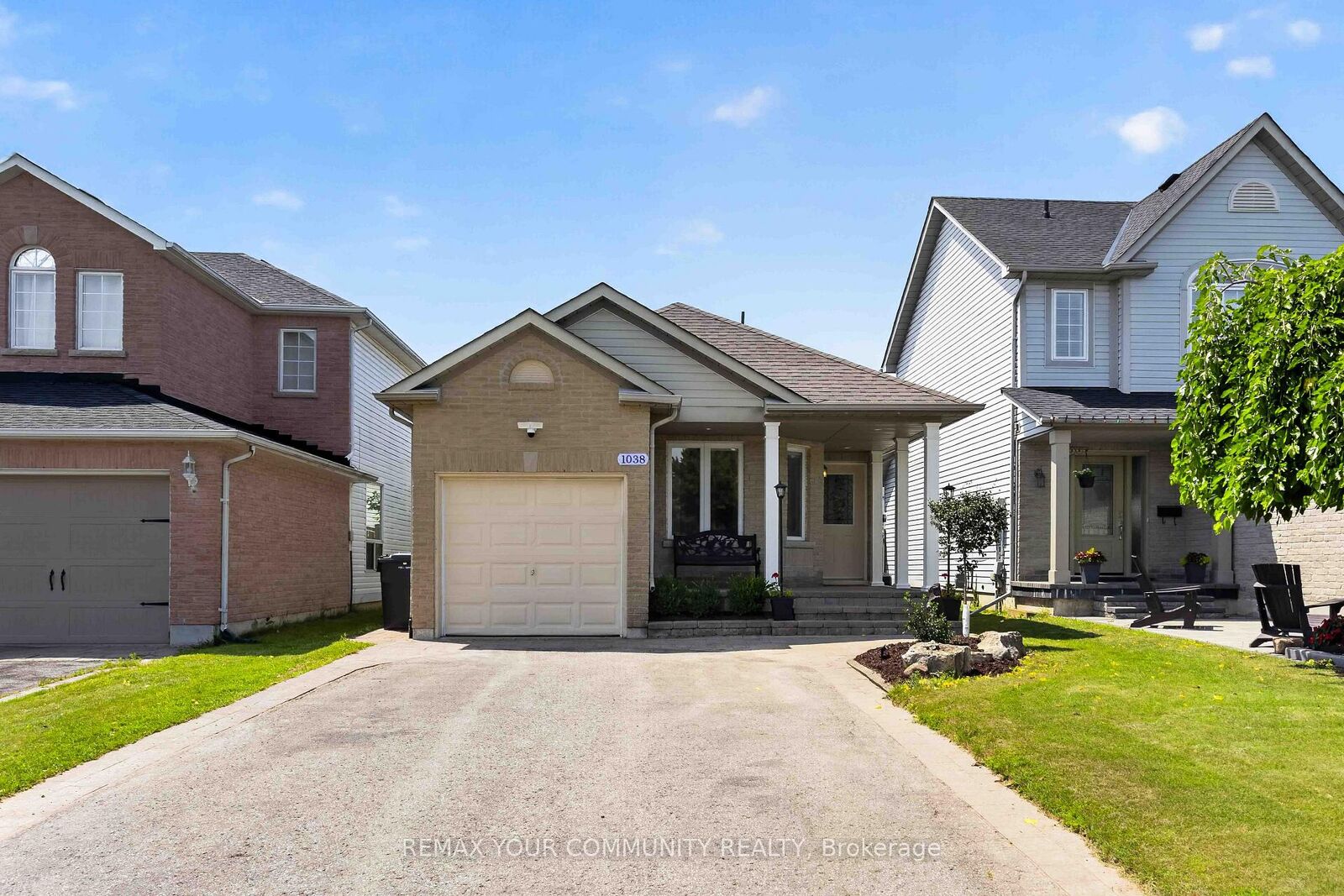 Property Photo:  1038 Grandlea Court  ON L1K 2N1 