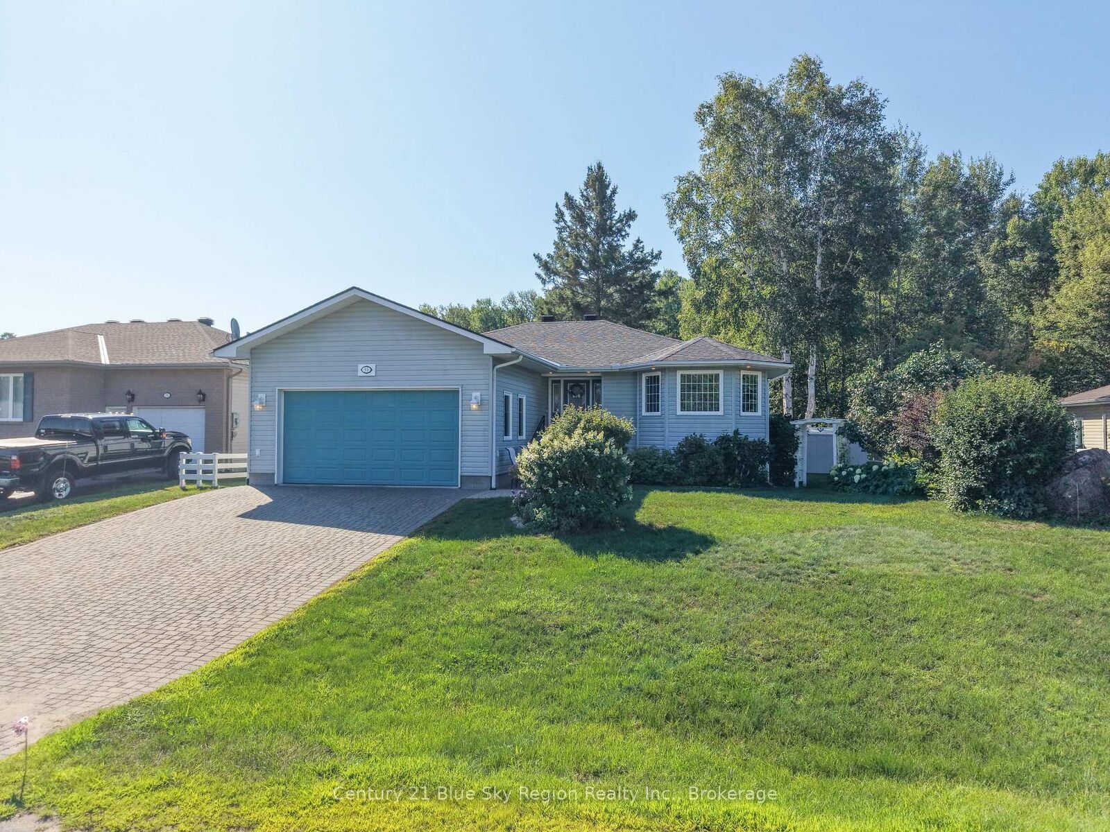Property Photo: 33 Golf Course Road ON P0H 1H0