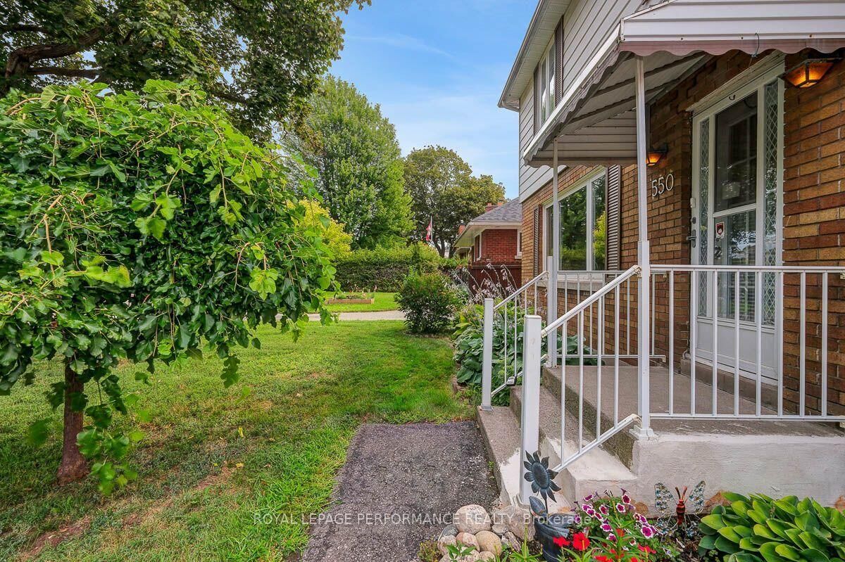 Property Photo: 550 Wolffdale Crescent ON K1K 1N5