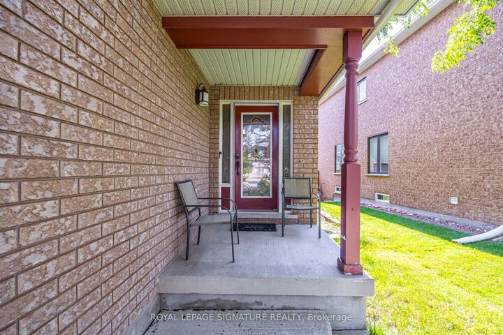 Property Photo:  82 Belmont Boulevard  ON L7G 6E7 