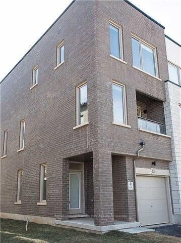 Property Photo:  220 Huguenot Road  ON L6H 0L6 