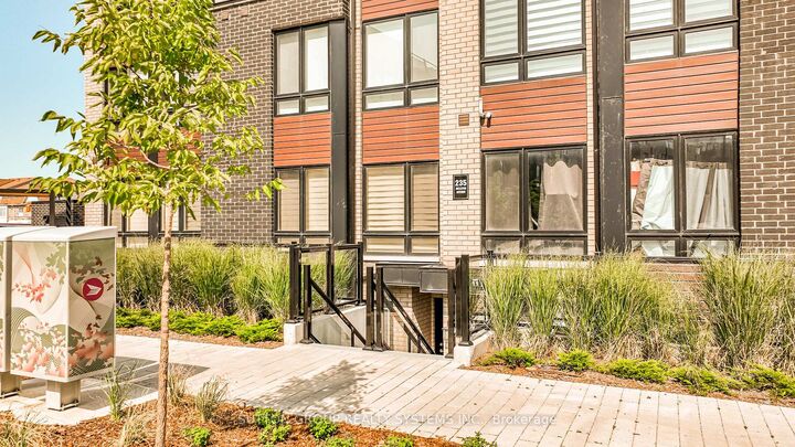 Property Photo:  235 McLevin Avenue 11  ON M1B 0E8 
