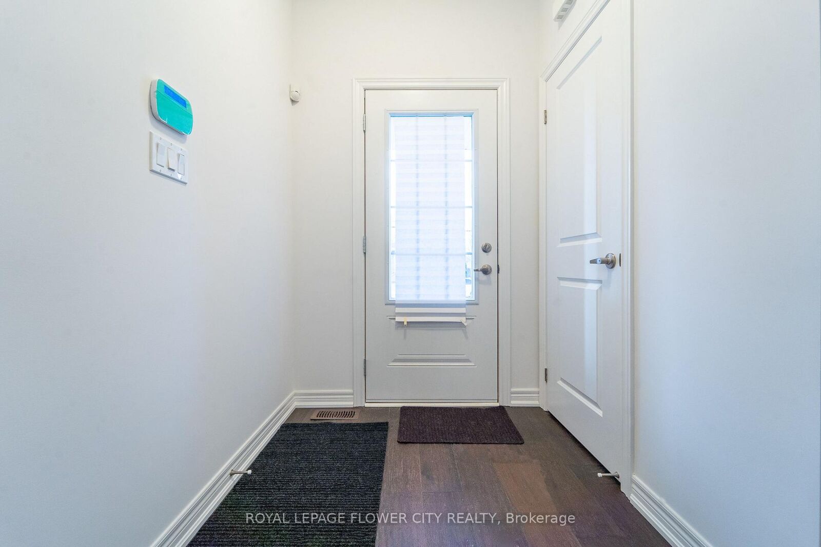 Property Photo:  413 16th Street E  ON L9A 4K4 
