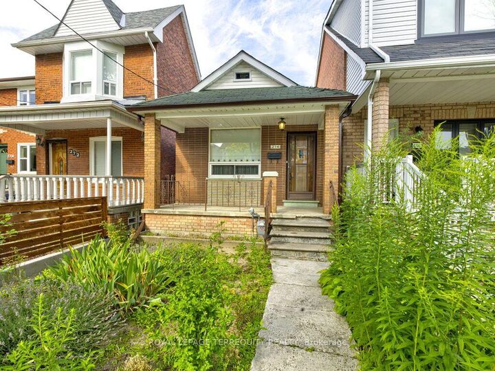 Property Photo: 274 Harvie Avenue ON M6E 4K6