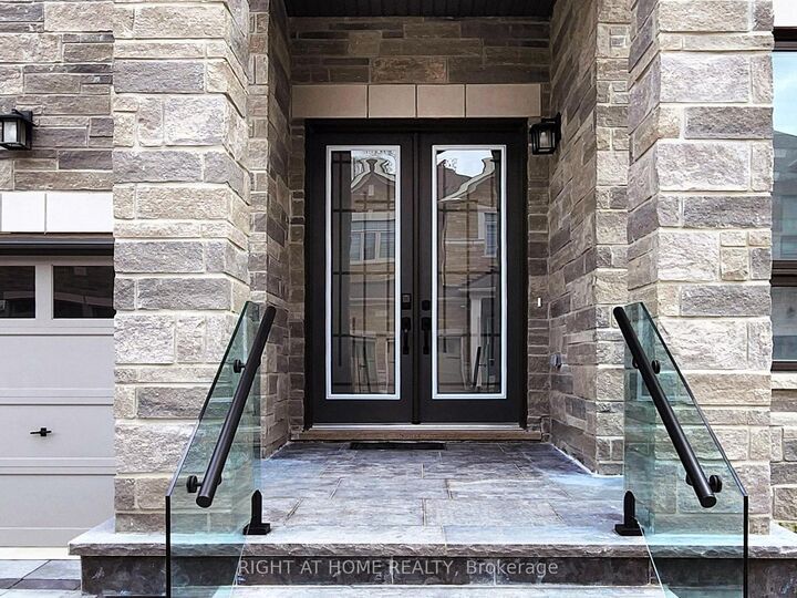 Property Photo: 216 Sunset Vista Court E ON L4G 3Y1