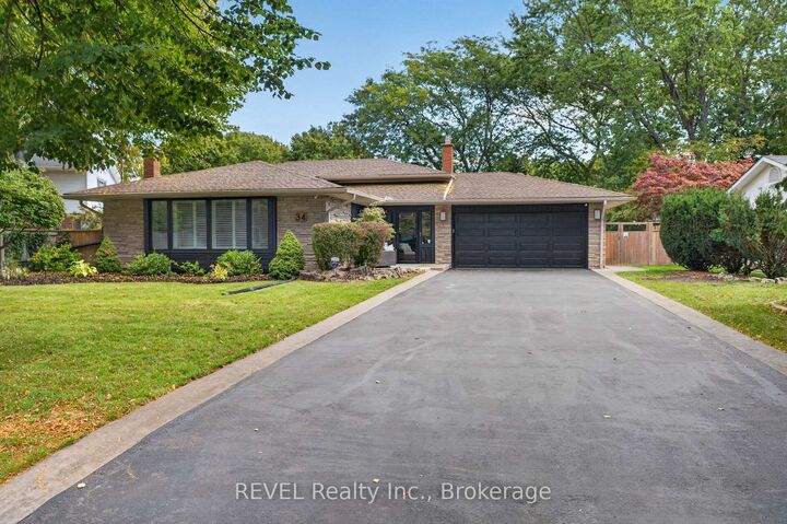 Property Photo: 34 Royal York Road ON L2N 2N6