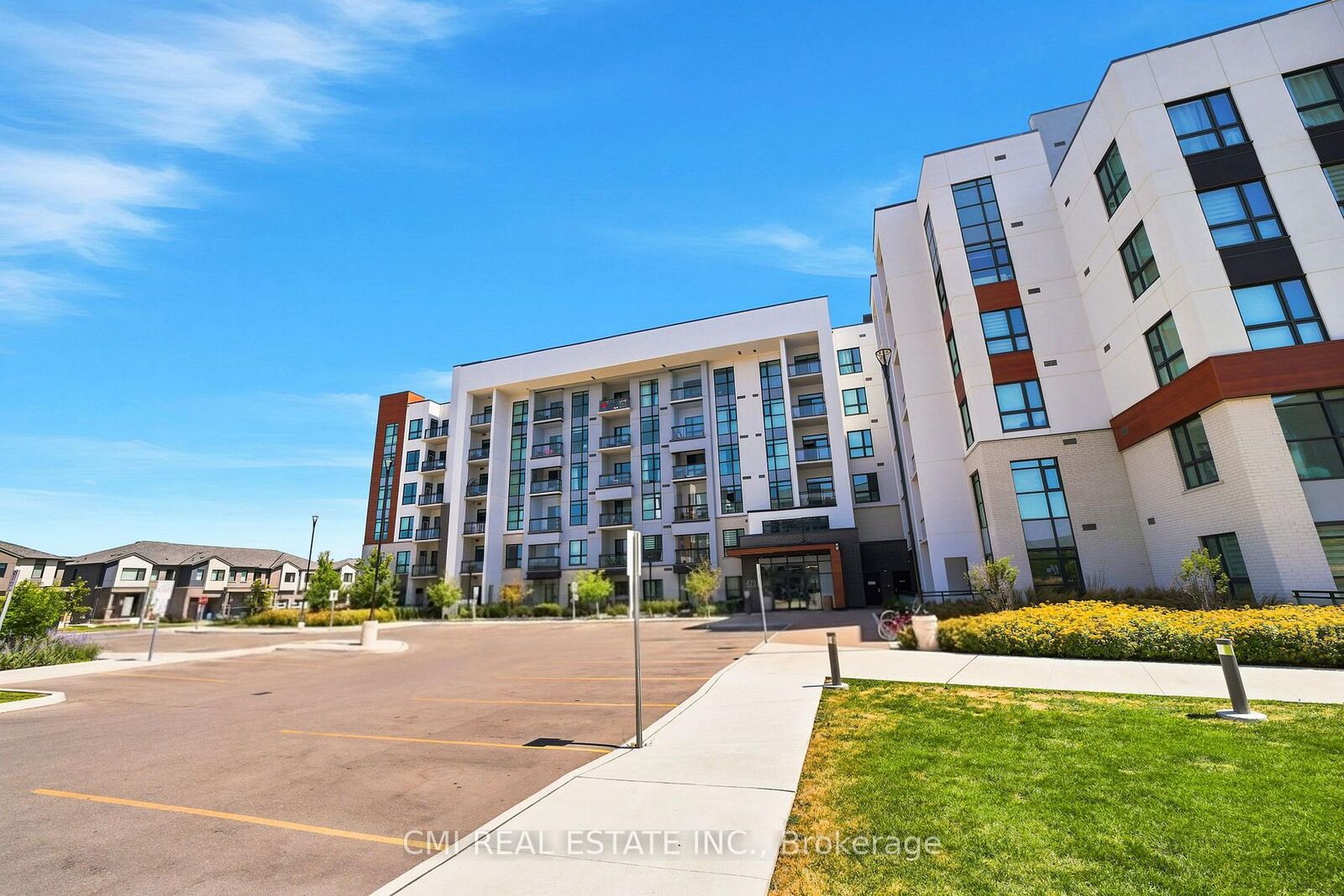 Property Photo:  470 Gordon Krantz Avenue 312  ON L9E 1Z3 