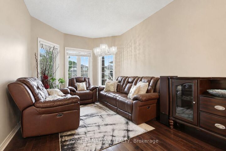 Property Photo: 264 Country Lane ON L4N 0Y3