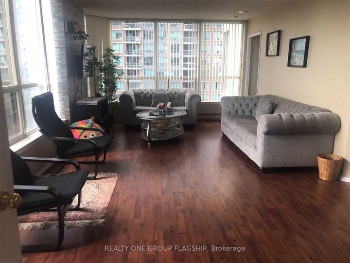 Property Photo:  55 Elm Drive 604  ON L5B 3Z3 
