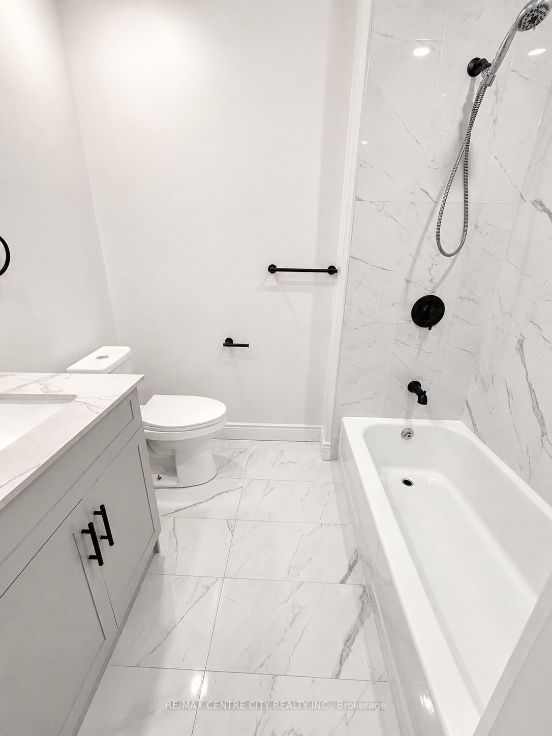 Property Photo: 81 Curtis Street 4 ON N5P 1H9