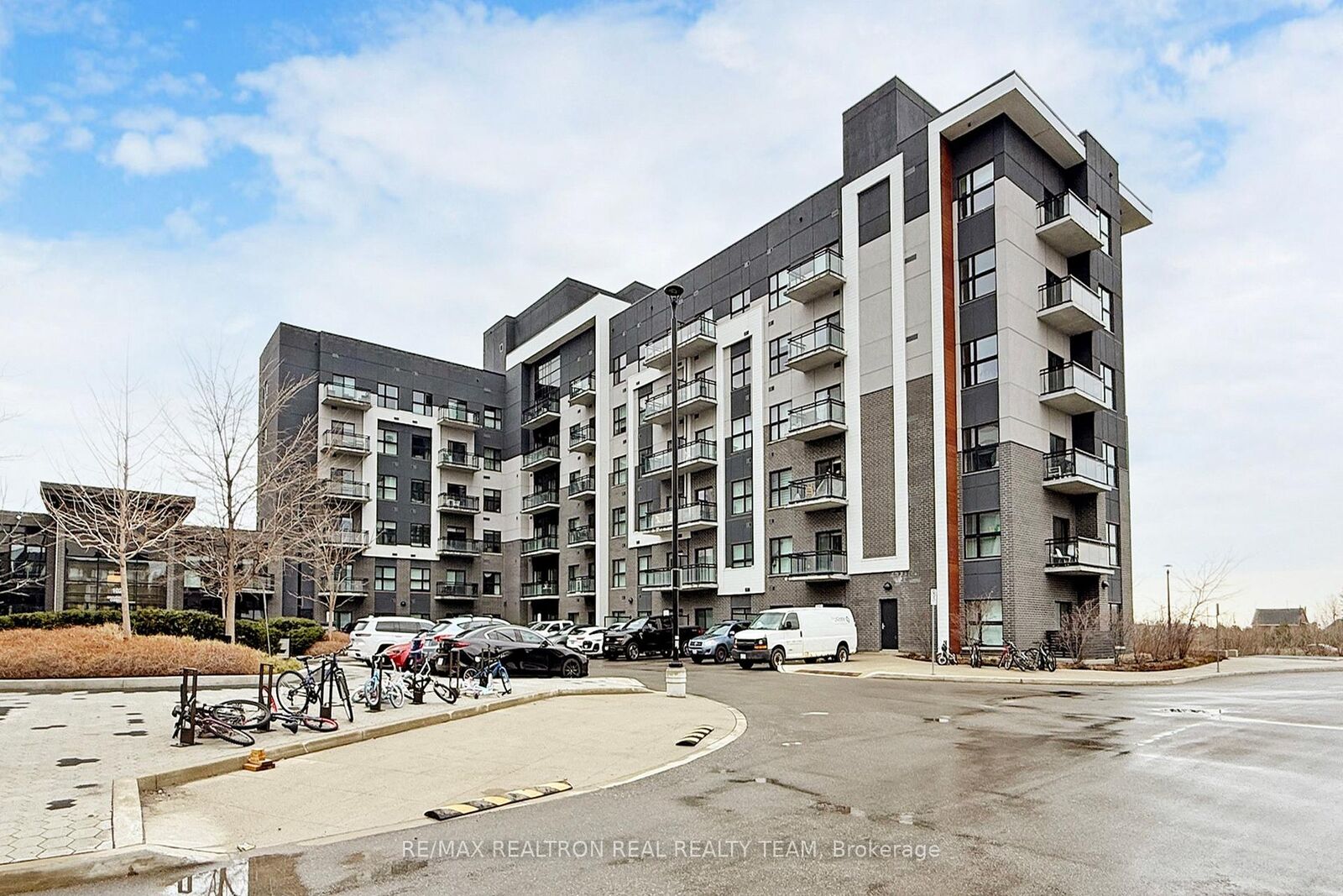 Property Photo:  102 Grovewood Common 334  ON L6H 0X2 