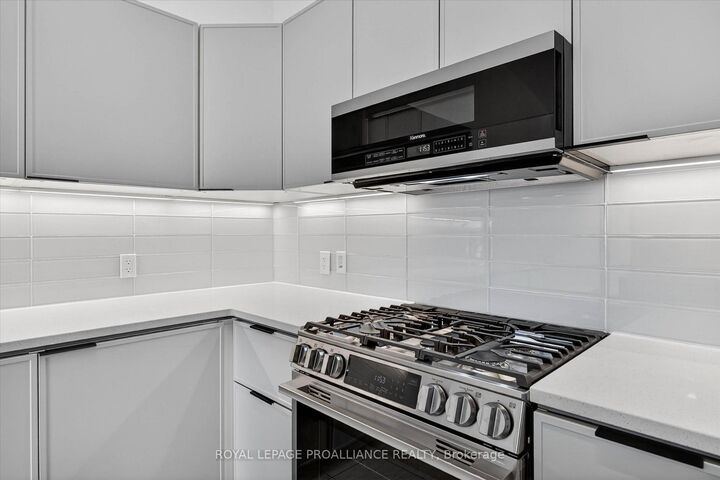 Property Photo: 138 Village Crescent ON K9J 0A9