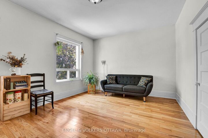 Property Photo:  172 Ivy Crescent 2  ON K1M 1X6 