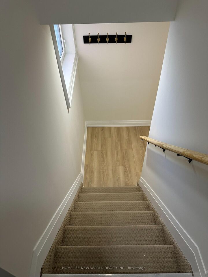 Property Photo: 93 Courtney Crescent Unit 1 ON L4N 5S9