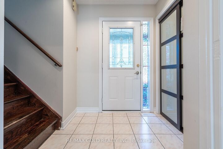 Property Photo: 121 Bighorn Crescent ON L6R 1G2