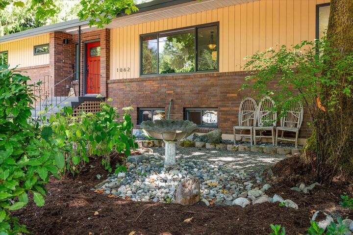 1062 Sabine Rd — photo 1