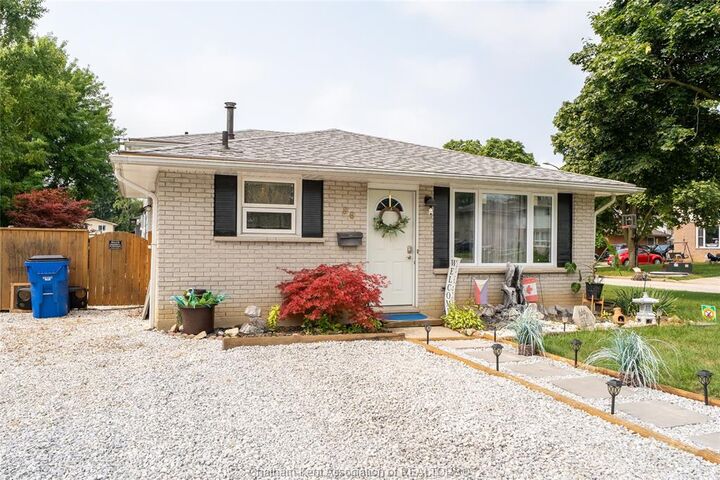 86 Marion Avenue — photo 1