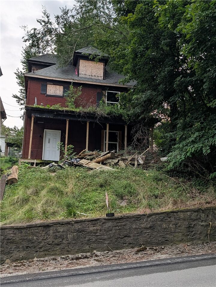 Property Photo:  355 High St  PA 15417 