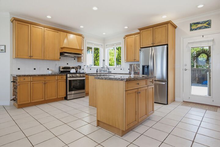Property Photo: 15441 Royal Avenue BC V4B 1N2
