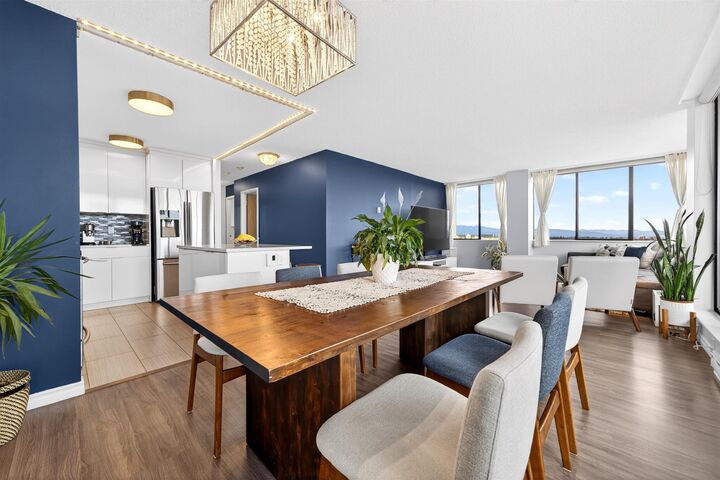 Property Photo: 6540 Burlington Avenue 1903 BC V5H 4G3