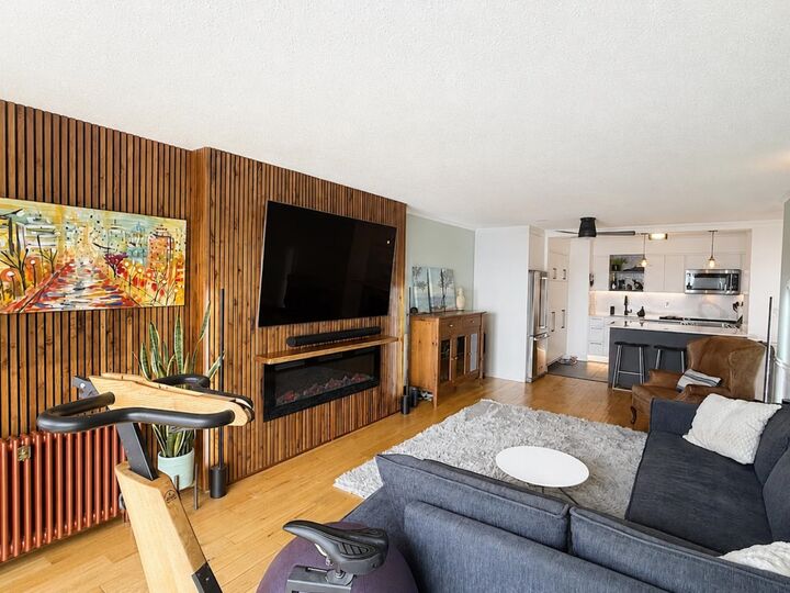 Property Photo:  441 E 3rd Street 303  BC V7L 1G3 